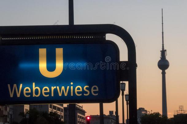 织布场英语字母表的第21个字母-人名车站符号采用Berl采用,德国