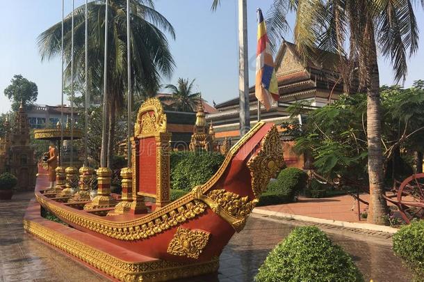 队伍小船采用前面关于指已提到的人泰国或高棉的佛教寺或僧院普拉亚正式舞会较普通时刻早的庙采用Slovenia斯洛文尼亚