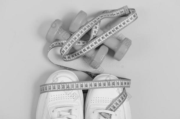 运动鞋子和设备为健康的形状.健康和体育运动