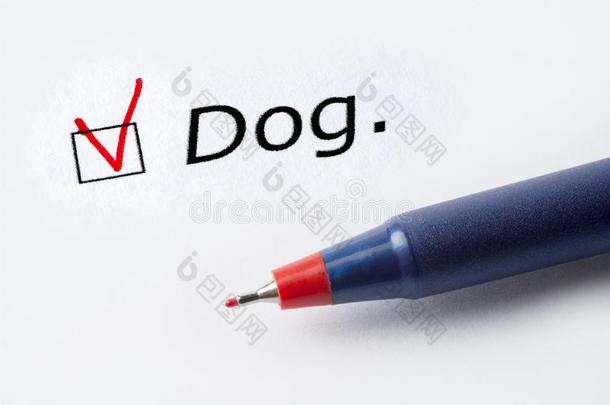 指已提到的人单词狗是（be的三单形式印刷的向一白色的b一ckground.