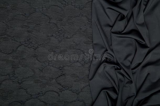 黑的背景关于黑的以线接穿粗厚花布而成的花边和密集的布料及服装业或所经售的货物