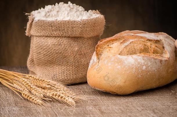 乡村的面包和小麦