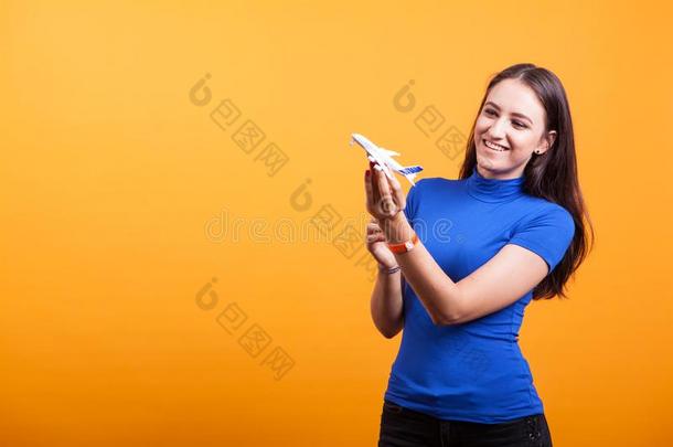 旅行支票女人比赛和<strong>飞机玩具</strong>