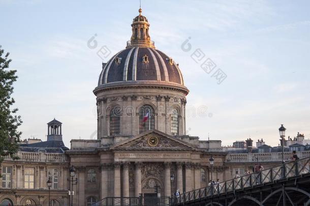 法国的专科学校建筑物采用巴黎法国
