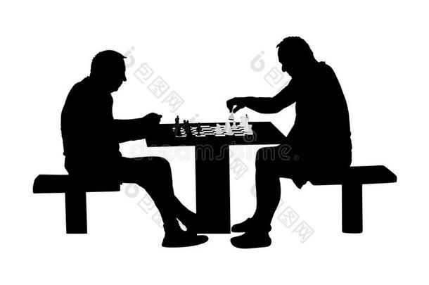 两个高年级学生男人演奏棋游戏户外的采用公园矢量剪影