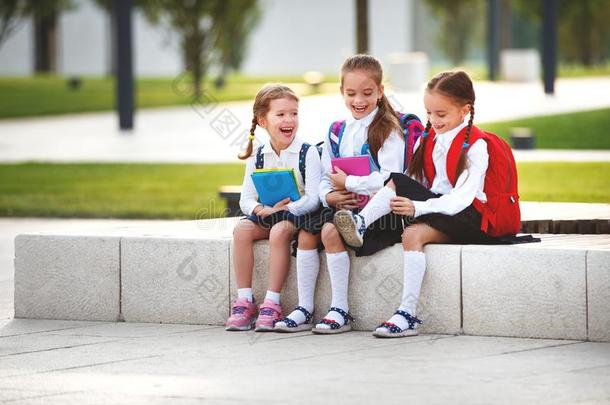 幸福的孩子们女朋友女<strong>学生学生基本</strong>的学校