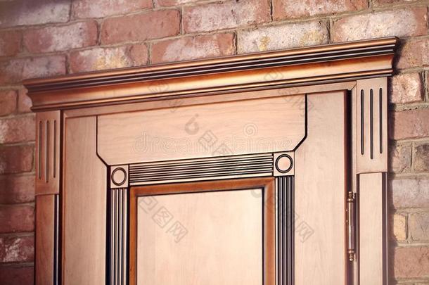 元素关于木制的门棕色的有色的有雕刻的采用古典的方式wickets三柱门