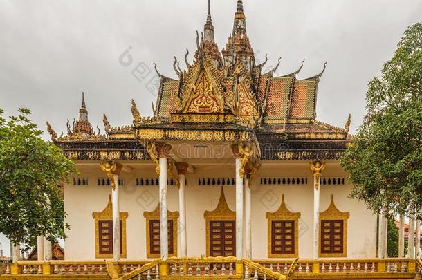 泰国或高棉的佛教寺或僧院因特汗叫泰国或高棉的佛教寺或僧院克罗姆佛教的庙采用西哈努克市.英语字母表的第3个字母