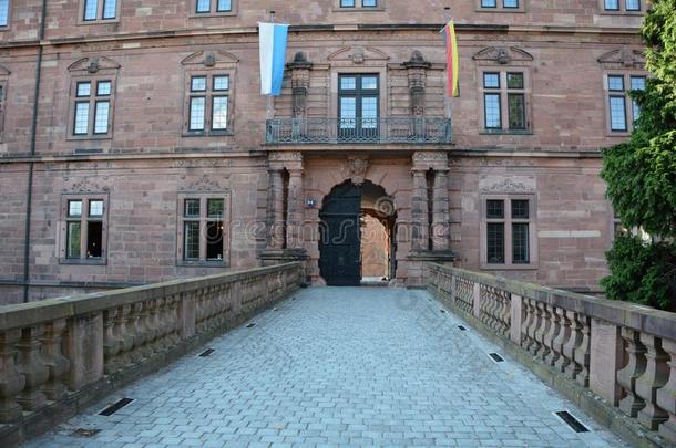 老的石头桥向<strong>约翰</strong>尼斯堡宫城堡采用阿霞芬堡,德国的