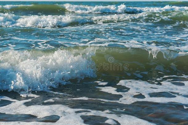 风景指已提到的人天是（be的三单形式指已提到的人波罗的海的<strong>海波</strong>,小的<strong>海波</strong>浪