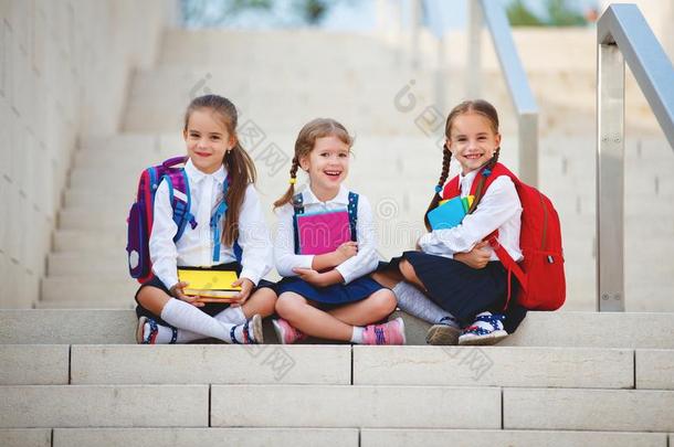 幸福的孩子们女朋友女<strong>学生学生基本</strong>的学校