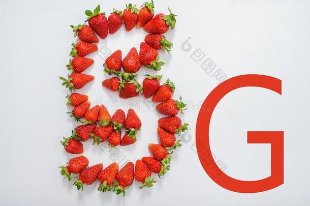 象征5英语字母表的第7个字母使在上面关于新鲜的草莓