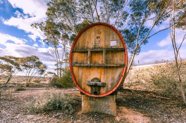 巨大的木制的葡萄酒桶.