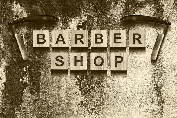 观念理发师商店.一题词向木制的立方形的东西反对指已提到的人