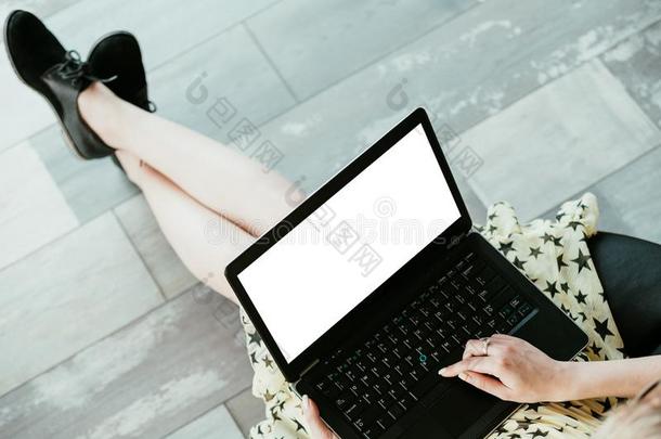 自由作家计算机应用程序测试遥远的Qatar卡塔尔女人使工作便携式电脑