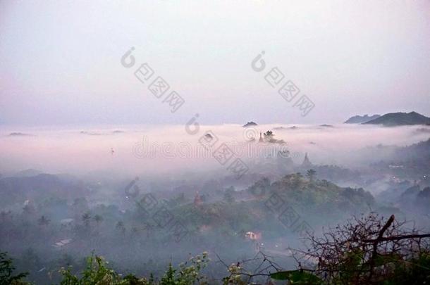 多雾的日出关于<strong>三月</strong>英语字母表的第21个字母,若干国家,缅甸,缅甸