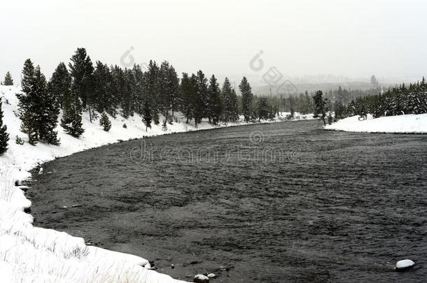 黄石色冬雪麦迪逊自行车接力赛河