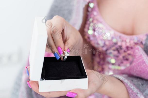 订婚对关系女人戒指赠品盒