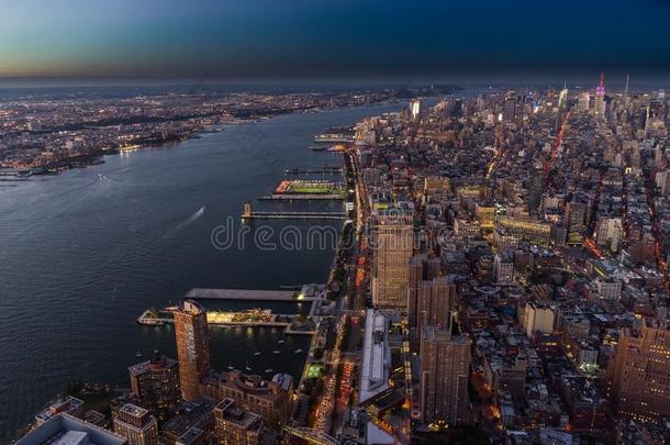 新的使击球员出局地平线城市景观曼哈顿日落从世界贸易分