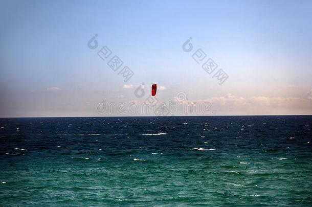 海景画和板和降落伞.风筝冲浪