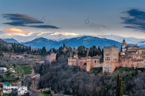 城市风光照片关于格兰纳达薄呢,西班牙,中古西班牙摩尔人诸王的豪华宫殿宫采用背景