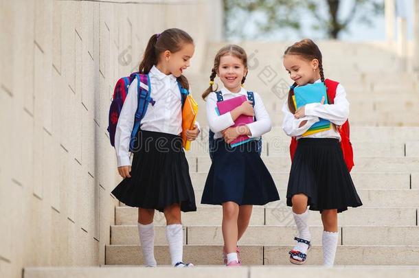 幸福的孩子们女朋友女<strong>学生学生基本</strong>的学校