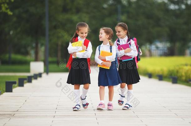 幸福的孩子们女朋友女学生学生基本的学校