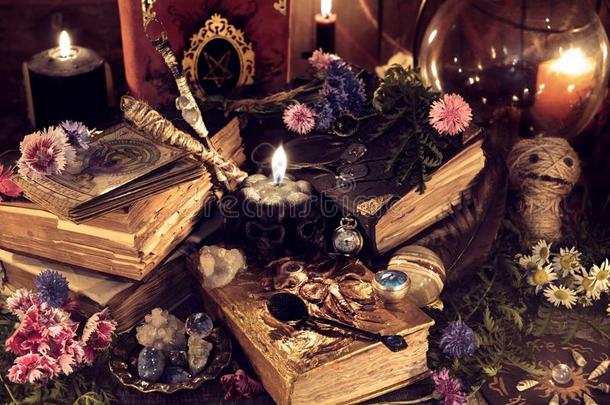 仍生活和老的魔法书和仪式物体采用神秘主义者aux.能够