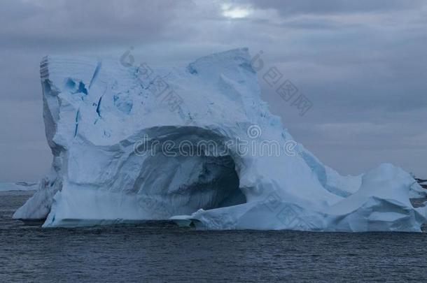 冰山从落下指已提到的人海岸关于南极洲