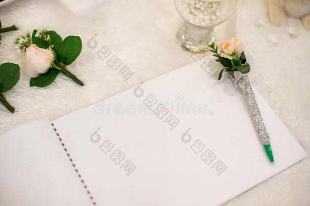 婚礼相册,空白的页,客人清单,向aux.构成疑问句和否定句清单.仍生活photographer摄影师
