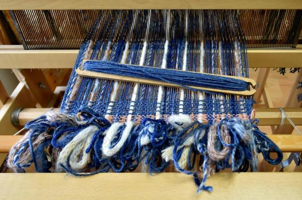 木制的织布机工具向一织布机关在上面