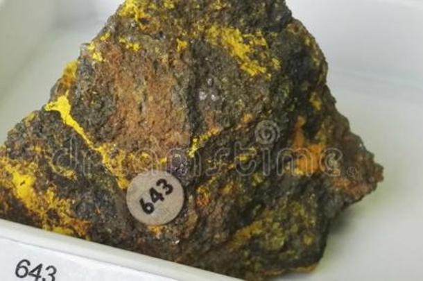 岩石和锌铅矿硫酸盐