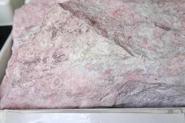 岩石和明矾石硫酸盐