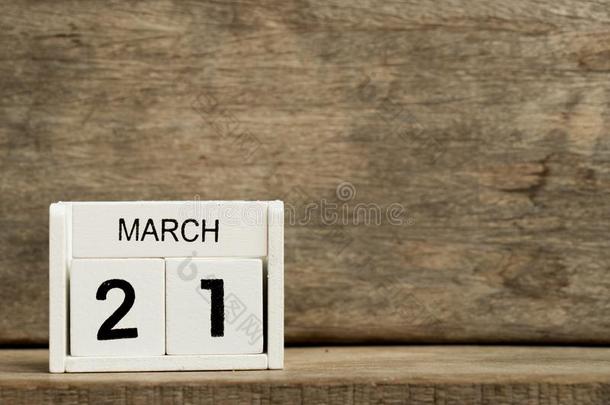 白色的块日历现在的日期21和月前进