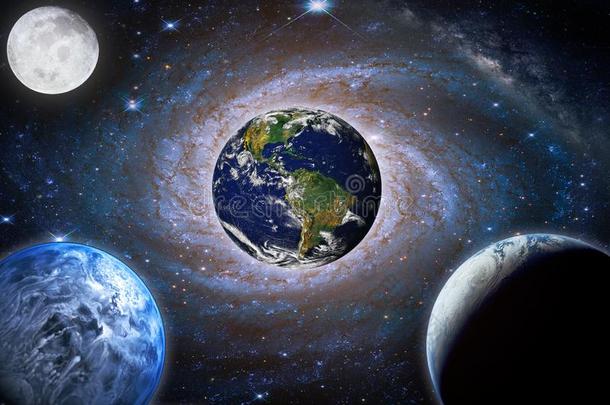 风景星系.行星,地球,月亮看法从空间和像牛奶的