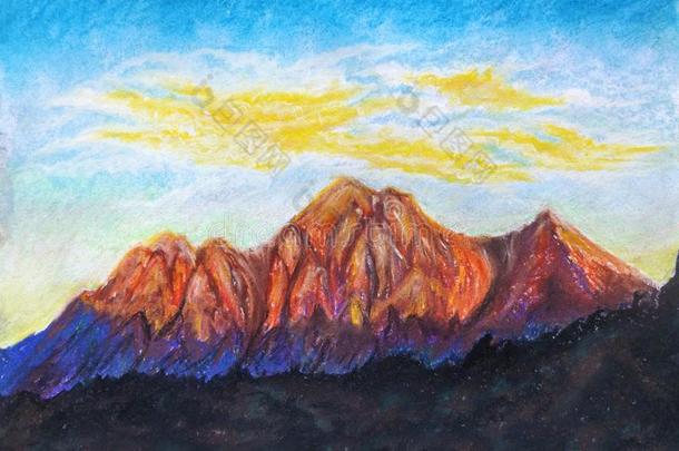 一美丽的山风景和一山点火在旁边指已提到的人太阳