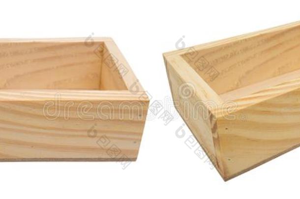 木制的盒为包装.