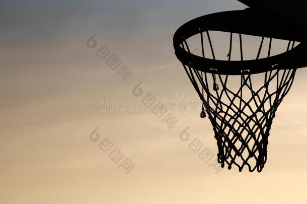 篮球箍轮廓采用指已提到的人日落.卷层云云波黑