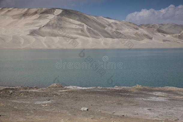 白色的沙漠湖,指已提到的人喀拉昆仑山脉公路,中国Ã¢â¬â¢英文字母表的第19个字母新疆