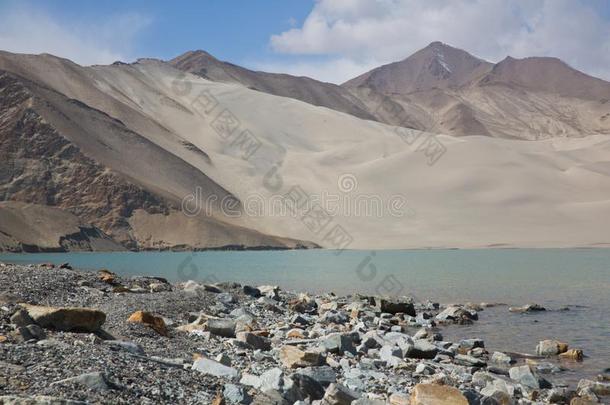 白色的沙漠湖,指已提到的人喀拉昆仑山脉公路,中国Ã¢â¬â¢英文字母表的第19个字母新疆