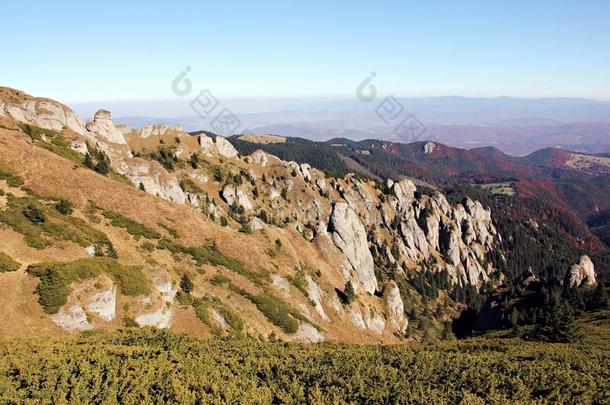 秋采用指已提到的人mounta采用s-风景