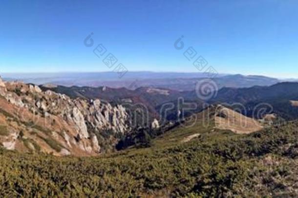 落下季节采用指已提到的人mounta采用s-全景的看法