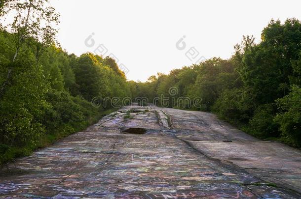 在墙上的乱涂乱写公路