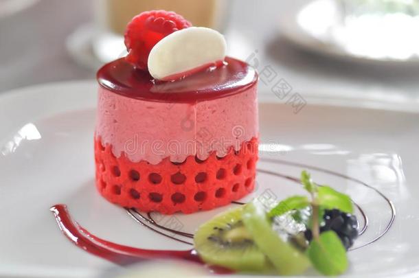 草莓蛋糕或草莓奶油冻蛋糕