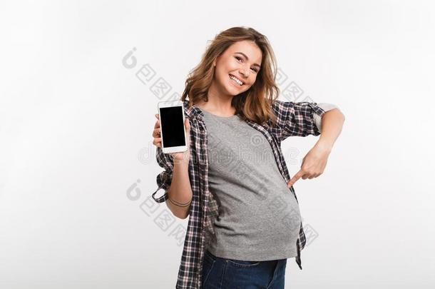 肖像关于怀孕的女人弄尖在胃在期间展映聪明的
