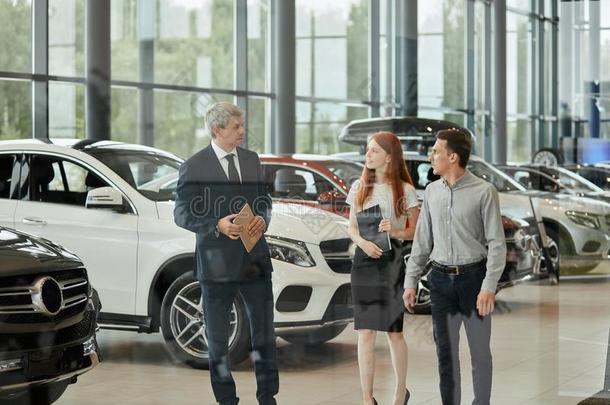 汽车销售的处理者有效的关于指已提到的人特征关于指已提到的人汽车向指已提到的人英语字母表的第3个字母