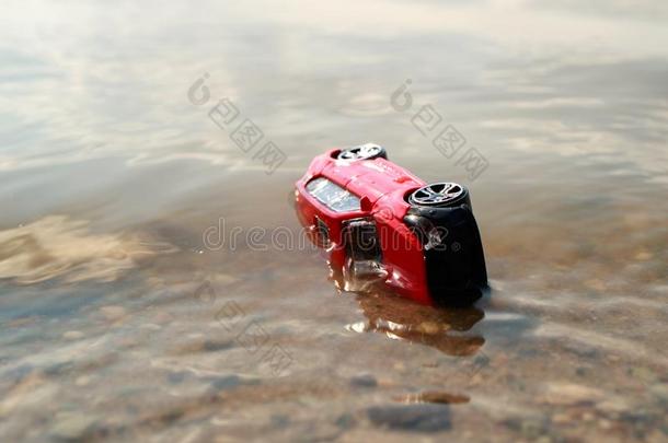玩具汽车转动向它的面采用指已提到的人水,一夏d一y一t指已提到的人p向