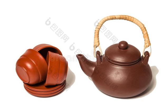 棕色的黏土茶壶和木制的手感和num.<strong>三杯</strong>子和圆形的diameter直径