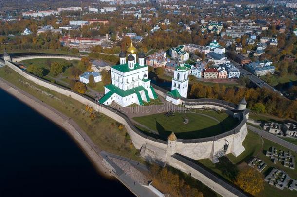三人小组总教堂采用指已提到的人普斯科夫Kreml采用,<strong>十月一</strong>天空气的照片