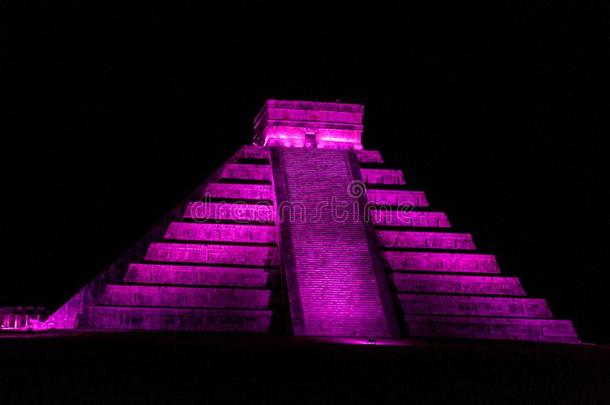 夜看法关于金字塔库库肯采用古代的玛雅人的城市奇晨伊茨河